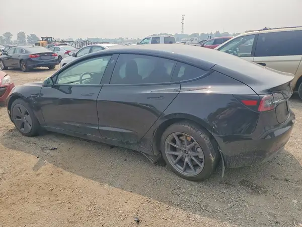 5YJ3E1EAXNF237061 — 2022 Tesla Model 3, фото 2 с аукциона Copart 01.10.2026, Боковая часть
