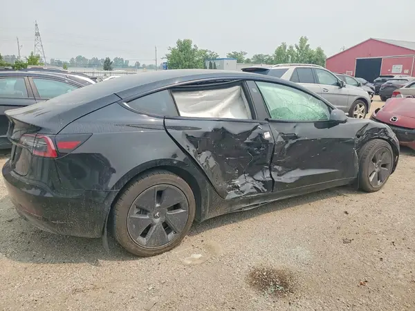 5YJ3E1EAXNF237061 — 2022 Tesla Model 3, фото 3 с аукциона Copart 01.10.2026, Боковая часть