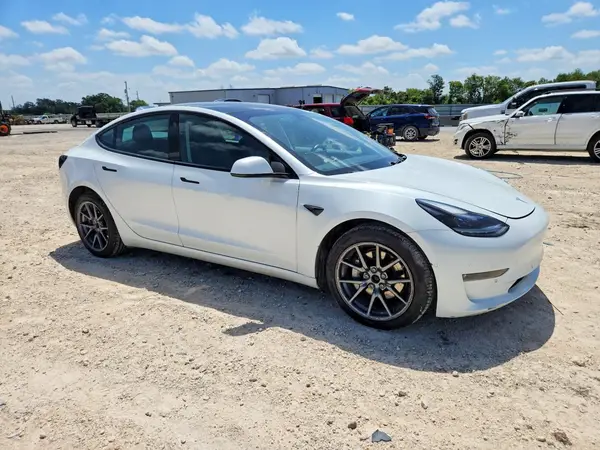 5YJ3E1EB3NF289639 — 2022 Tesla Model 3, фото 4 с аукциона Copart 28.09.2026, Механические повреждения