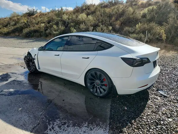 5YJ3E1EC6NF295380 — 2022 Tesla Model 3, фото 2 с аукциона Copart, Передняя часть