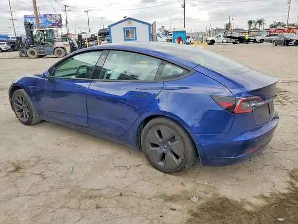 5YJ3E1EB2NF318984 — 2022 Tesla Model 3, фото 2 с аукциона Copart, Боковая часть