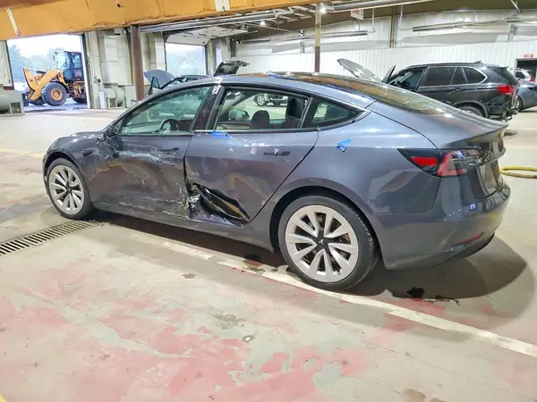 5YJ3E1EB5NF127382 — 2022 Tesla Model 3, фото 2 с аукциона Copart, Боковая часть