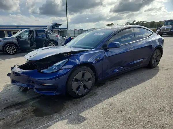 5YJ3E1EA8NF337224 — 2022 Tesla Model 3, Передняя часть (Front End), фото до ремонта
