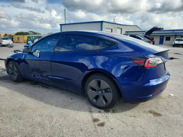 5YJ3E1EA8NF337224 — 2022 Tesla Model 3, фото 2 с аукциона Copart, Передняя часть