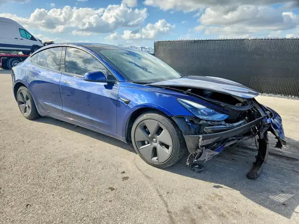 5YJ3E1EA8NF337224 — 2022 Tesla Model 3, фото 4 с аукциона Copart, Передняя часть