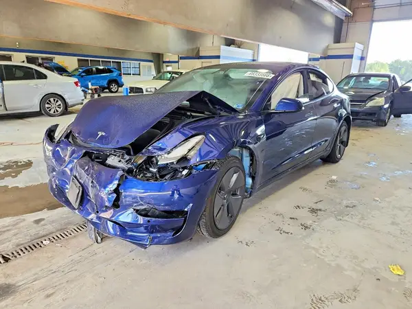 5YJ3E1EB1NF274721 — 2022 Tesla Model 3, Передняя часть (Front End), фото до ремонта
