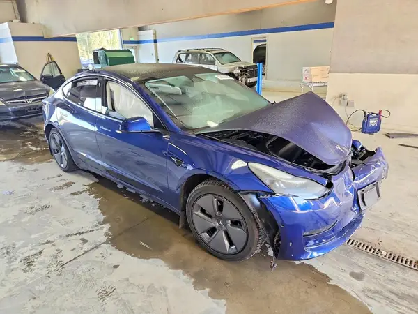5YJ3E1EB1NF274721 — 2022 Tesla Model 3, фото 4 с аукциона Copart, Передняя часть