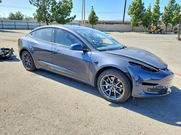 5YJ3E1EA9NF329438 — 2022 Tesla Model 3, фото 4 с аукциона Copart, Передняя часть