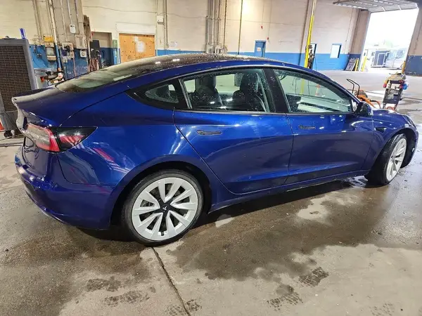 5YJ3E1EAXNF192106 — 2022 Tesla Model 3, фото 3 с аукциона Copart 28.09.2026, Ходовая часть