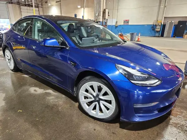 5YJ3E1EAXNF192106 — 2022 Tesla Model 3, фото 4 с аукциона Copart 28.09.2026, Ходовая часть