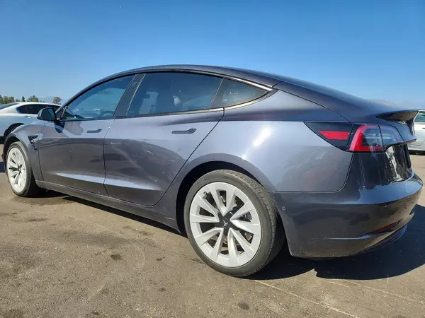 5YJ3E1EA0NF324886 — 2022 Tesla Model 3, фото 2 с аукциона Copart, Боковая часть
