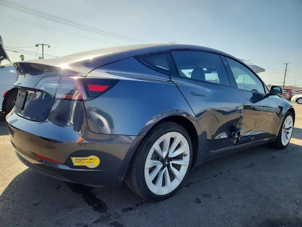 5YJ3E1EA0NF324886 — 2022 Tesla Model 3, фото 3 с аукциона Copart, Боковая часть