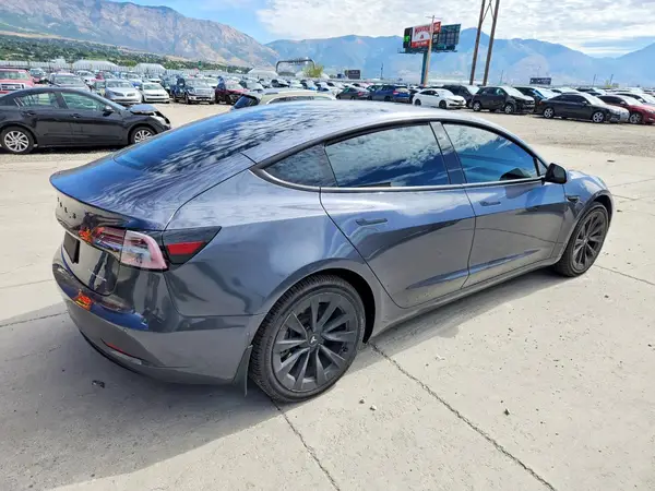 5YJ3E1EB6NF144188 — 2022 Tesla Model 3, фото 3 с аукциона Copart 05.10.2026, Повреждения снизу