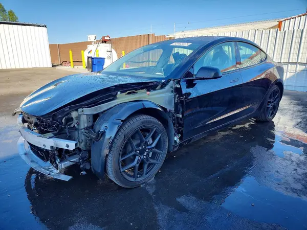 5YJ3E1EA3NF368767 — 2022 Tesla Model 3, Передняя часть (Front End), фото до ремонта