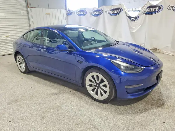 5YJ3E1EB7NF305163 — 2022 Tesla Model 3, фото 4 с аукциона Copart 30.09.2026, Боковая часть