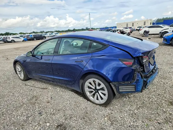 5YJ3E1EA1NF369898 — 2022 Tesla Model 3, фото 2 с аукциона Copart 28.09.2026, Задняя часть