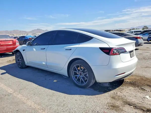 5YJ3E1EA2NF251732 — 2022 Tesla Model 3, фото 2 с аукциона Copart, Передняя часть