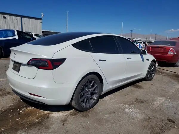 5YJ3E1EA2NF251732 — 2022 Tesla Model 3, фото 3 с аукциона Copart, Передняя часть
