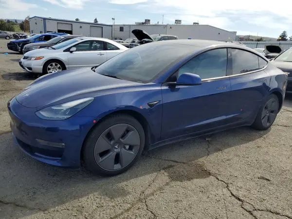5YJ3E1EB1NF136600 — 2022 Tesla Model 3, Боковая часть (Side), фото до ремонта