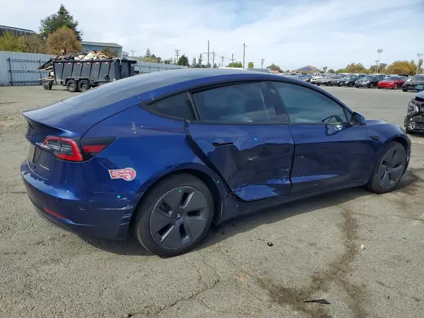 5YJ3E1EB1NF136600 — 2022 Tesla Model 3, фото 3 с аукциона Copart, Боковая часть
