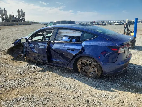 5YJ3E1EC6NF169584 — 2022 Tesla Model 3, фото 2 с аукциона Copart, Повреждения со всех сторон