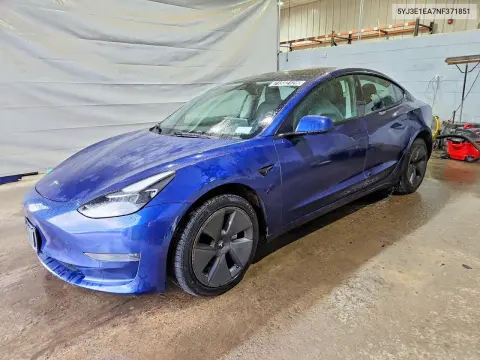 5YJ3E1EA7NF371851 — 2022 Tesla Model 3, Передняя часть, фото до ремонта