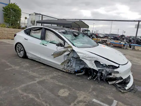 5YJ3E1EB3PF477290 — 2023 Tesla Model 3, фото 4 с аукциона Copart 30.09.2026, Опрокидывание