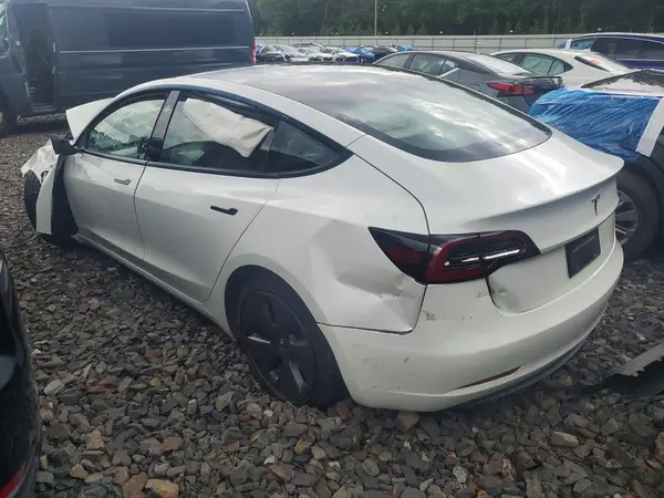 5YJ3E1EA4PF553977 — 2023 Tesla Model 3, фото 2 с аукциона Copart 01.10.2026, Биологическая или химическая опасность