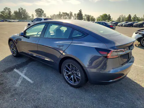5YJ3E1EB3PF714263 — 2023 Tesla Model 3, фото 2 с аукциона Copart 29.09.2026, Боковая часть