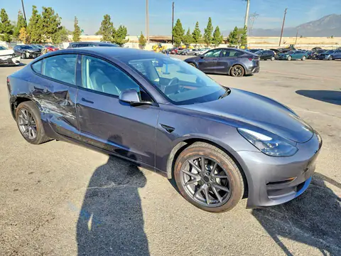 5YJ3E1EB3PF714263 — 2023 Tesla Model 3, фото 4 с аукциона Copart 29.09.2026, Боковая часть