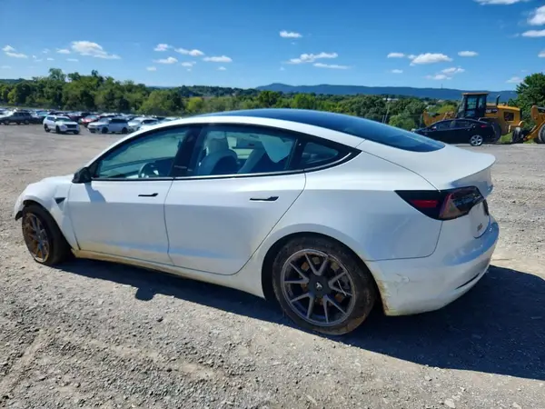 5YJ3E1EA6PF382424 — 2023 Tesla Model 3, фото 2 с аукциона Copart, Передняя часть