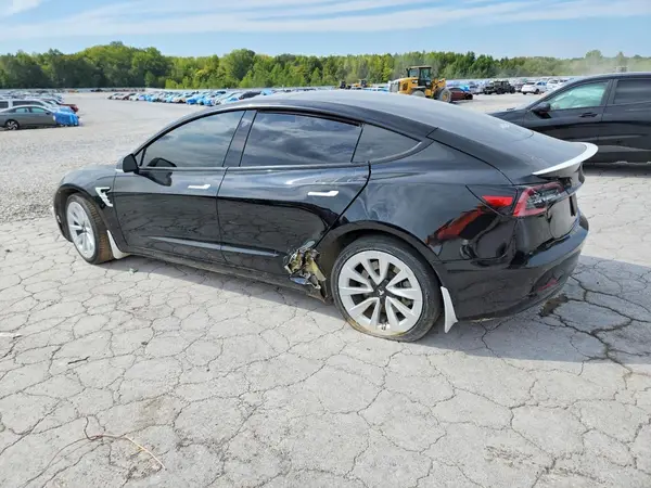 5YJ3E1EA0PF492935 — 2023 Tesla Model 3, фото 2 с аукциона Copart, Передняя часть