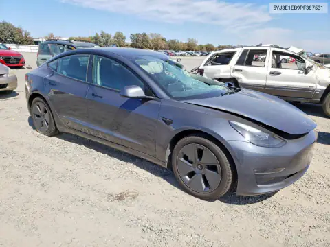 5YJ3E1EB9PF387531 — 2023 Tesla Model 3, фото 4 с аукциона Copart 15.10.2026, Верхняя часть / Крыша