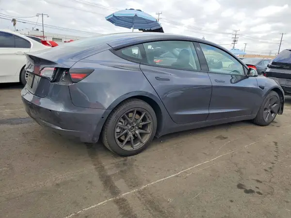 5YJ3E1EA5PF686604 — 2023 Tesla Model 3, фото 3 с аукциона Copart 28.09.2026, Боковая часть