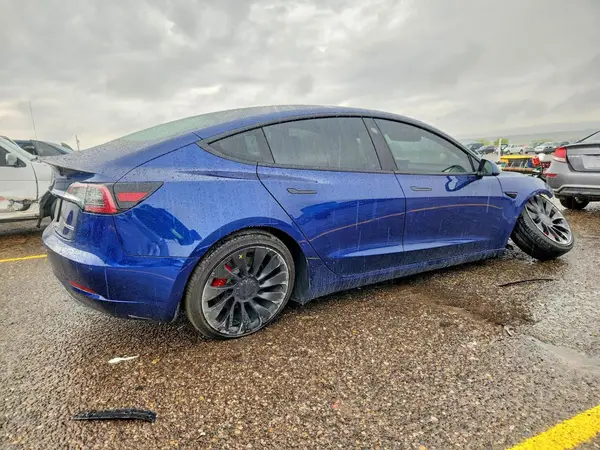 5YJ3E1EC3PF552143 — 2023 Tesla Model 3, фото 3 с аукциона Copart, Передняя часть