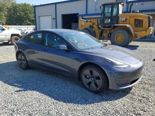 5YJ3E1EAXPF695444 — 2023 Tesla Model 3, фото 4 с аукциона Copart 08.10.2026, Боковая часть