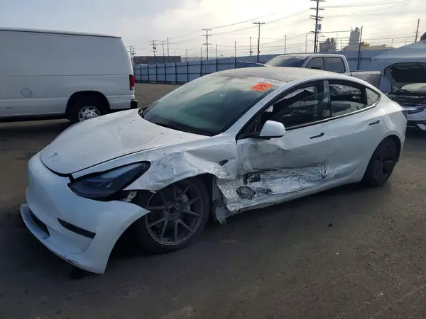 5YJ3E1EA8PF686399 — 2023 Tesla Model 3, Боковая часть (Side), фото до ремонта