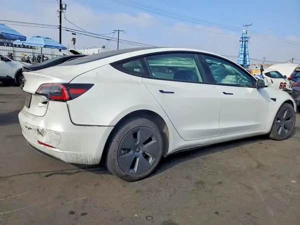 5YJ3E1EA8PF686399 — 2023 Tesla Model 3, фото 3 с аукциона Copart, Боковая часть