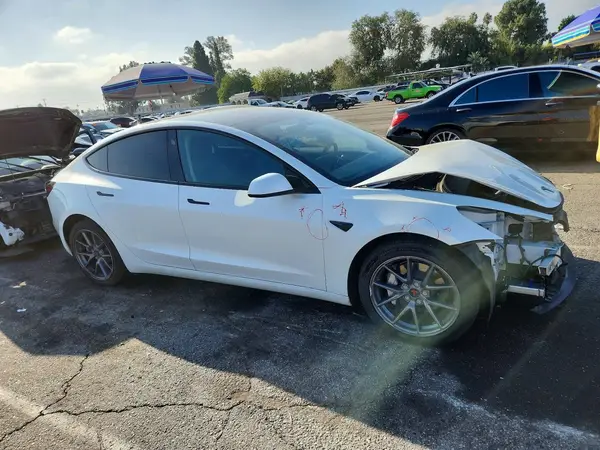 5YJ3E1EA6PF608087 — 2023 Tesla Model 3, фото 4 с аукциона Copart 29.09.2026, Передняя часть