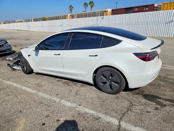 5YJ3E1EA9PF673953 — 2023 Tesla Model 3, фото 2 с аукциона Copart, Передняя часть