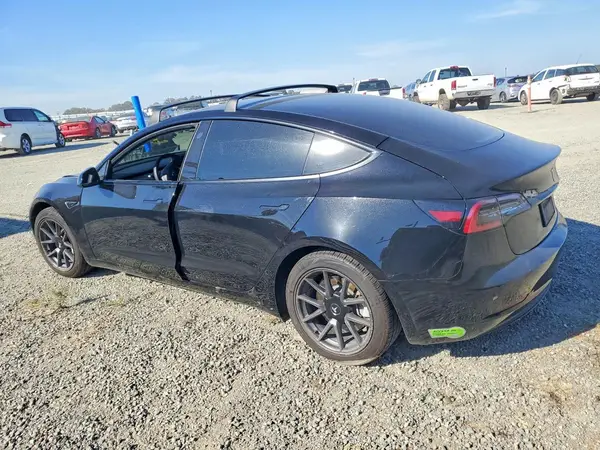 5YJ3E1EA3PF549578 — 2023 Tesla Model 3, фото 2 с аукциона Copart, Передняя часть