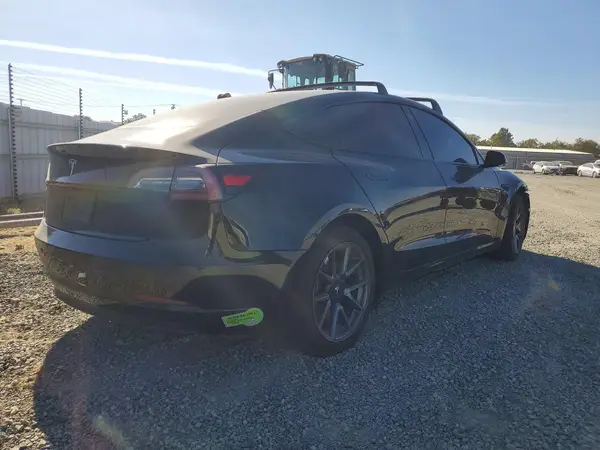5YJ3E1EA3PF549578 — 2023 Tesla Model 3, фото 3 с аукциона Copart, Передняя часть