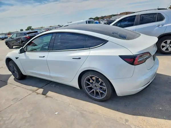 5YJ3E1EA7PF402597 — 2023 Tesla Model 3, фото 2 с аукциона Copart 01.10.2026, Передняя часть