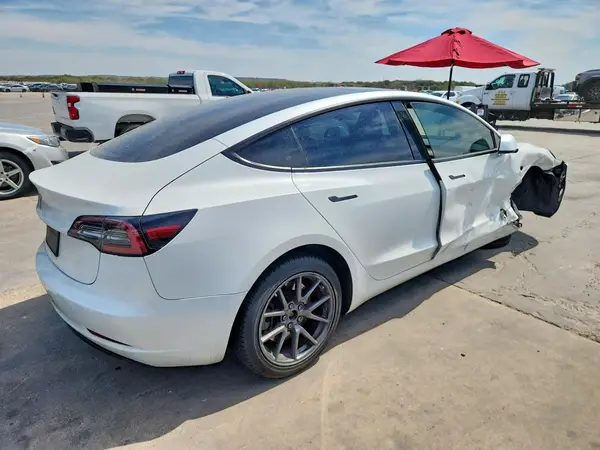 5YJ3E1EA7PF402597 — 2023 Tesla Model 3, фото 3 с аукциона Copart 01.10.2026, Передняя часть