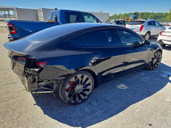 5YJ3E1EC9PF496726 — 2023 Tesla Model 3, фото 3 с аукциона Copart, Мелкие вмятины и царапины