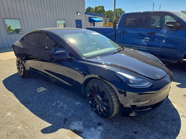 5YJ3E1EC9PF496726 — 2023 Tesla Model 3, фото 4 с аукциона Copart, Мелкие вмятины и царапины