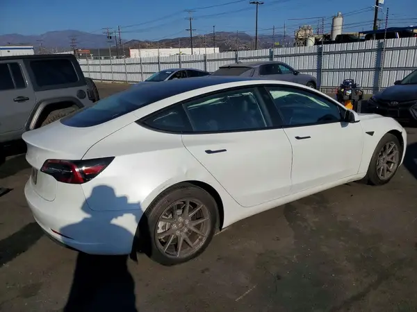 5YJ3E1EA8PF605059 — 2023 Tesla Model 3, фото 3 с аукциона Copart, Передняя часть
