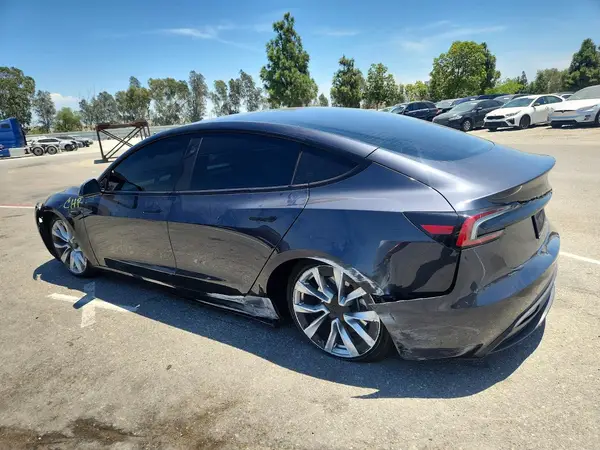 5YJ3E1EA2RF771550 — 2024 Tesla Model 3, фото 2 с аукциона Copart 29.09.2026, Повреждения со всех сторон