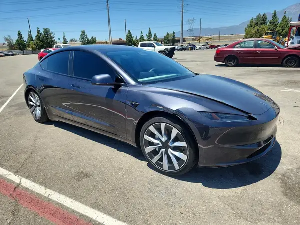 5YJ3E1EA2RF771550 — 2024 Tesla Model 3, фото 4 с аукциона Copart 29.09.2026, Повреждения со всех сторон