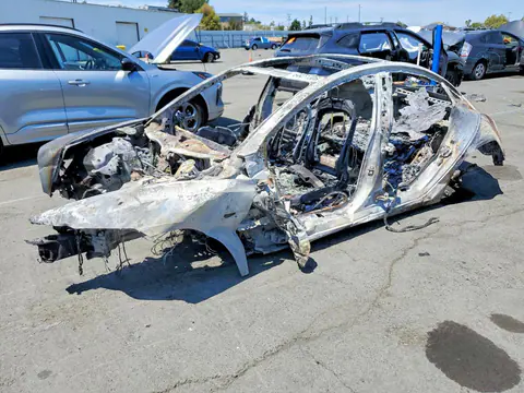 5YJ3E1EA3RF863251 — 2024 Tesla Model 3, Пожар (Burn), фото до ремонта